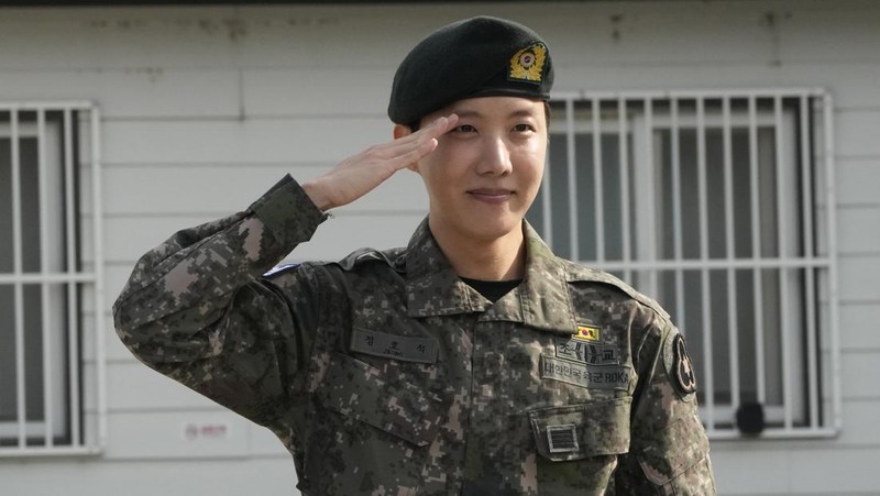 K-pop band BTS's member J-Hope reacts after being discharged from a mandatory military service outside of an army base in Wonju, South Korea, Thursday, Oct. 17, 2024. (AP Photo/Ahn Young-joon)