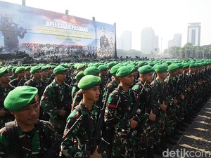 Video Momen TNI-Polri Gelar Apel Pengamanan Pelantikan Presiden di Monas