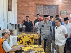 Cagub Jateng Ahmad Luthfi Ajak Anak Muda Peduli Budaya Membatik
