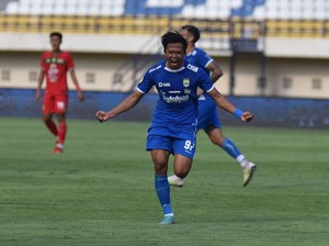 Tendangan Roket Edo Benamkan Persebaya di Babak Pertama