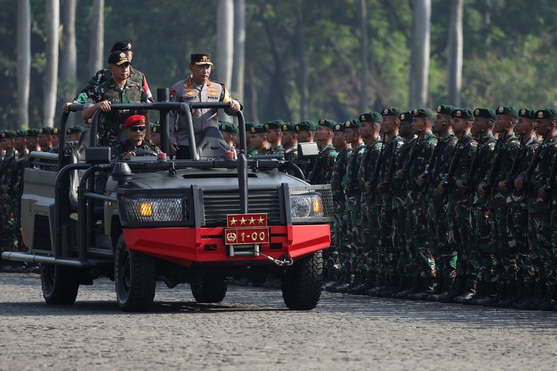 An Indonesian Army personnel reacts as he attends a security preparation before the inauguration of President-elect Prabowo Subianto and Vice President-elect Gibran Rakabuming Raka at the National Monument (Monas) in Jakarta, Indonesia, October 18, 2024. REUTERS/Ajeng Dinar Ulfiana     TPX IMAGES OF THE DAY