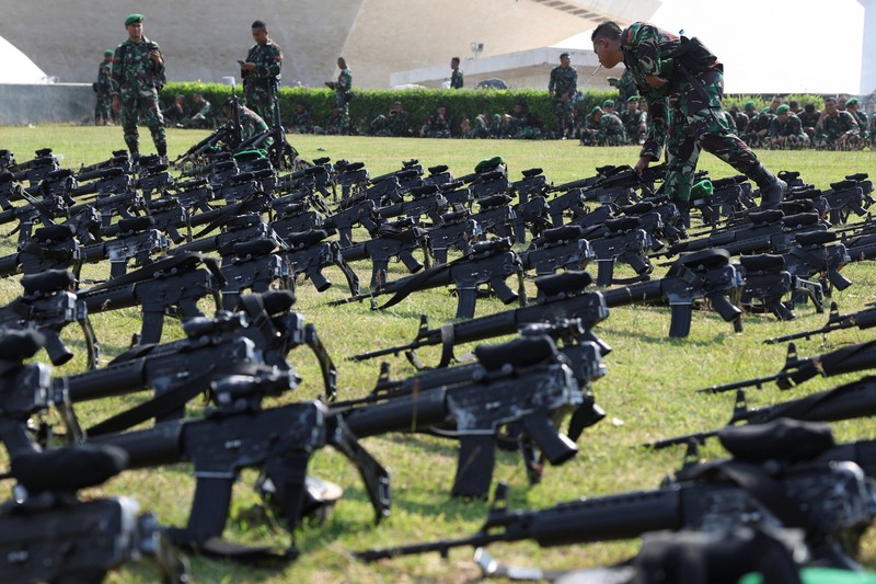 INDONESIA-POLITICS/INAUGURATION An Indonesian Army personnel reacts as he attends a security preparation before the inauguration of President-elect Prabowo Subianto and Vice President-elect Gibran Rakabuming Raka at the National Monument (Monas) in Jakarta, Indonesia, October 18, 2024. REUTERS/Ajeng Dinar Ulfiana TPX IMAGES OF THE DAY