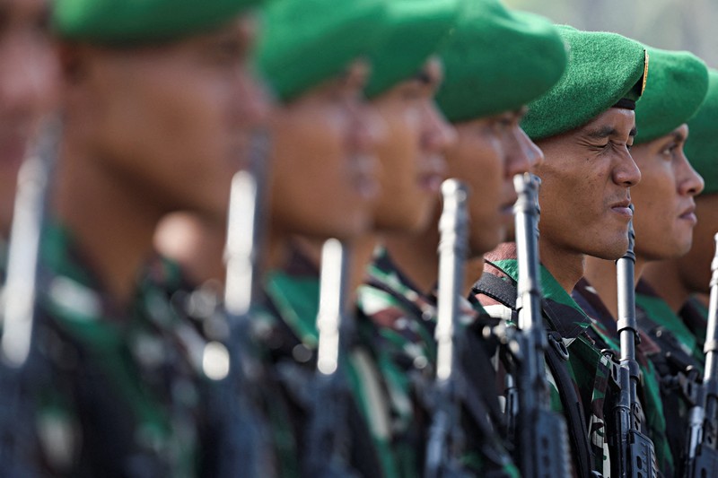 INDONESIA-POLITICS/INAUGURATION An Indonesian Army personnel reacts as he attends a security preparation before the inauguration of President-elect Prabowo Subianto and Vice President-elect Gibran Rakabuming Raka at the National Monument (Monas) in Jakarta, Indonesia, October 18, 2024. REUTERS/Ajeng Dinar Ulfiana TPX IMAGES OF THE DAY