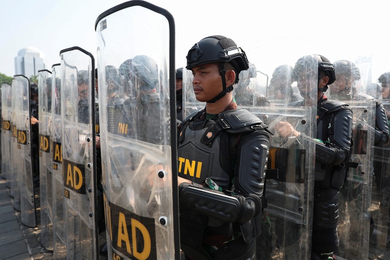 INDONESIA-POLITICS/INAUGURATION An Indonesian Army personnel reacts as he attends a security preparation before the inauguration of President-elect Prabowo Subianto and Vice President-elect Gibran Rakabuming Raka at the National Monument (Monas) in Jakarta, Indonesia, October 18, 2024. REUTERS/Ajeng Dinar Ulfiana TPX IMAGES OF THE DAY