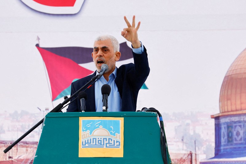 ISRAEL-PALESTINIANS/SINWAR FILE PHOTO: Hamas Gaza chief Yahya Sinwar gestures during an anti-Israel rally in Gaza City, May 24, 2021. REUTERS/Mohammed Salem/File Photo TPX IMAGES OF THE DAY