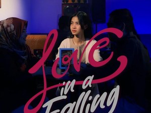 Sinemini Love In A Falling Away Tampilkan Format Serial Video Vertikal