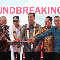 Jelang Akhir Jabatan, Luhut Resmikan Bandara Dhoho Gudang Garam Rp13 T
