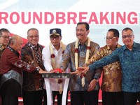 Jelang Akhir Jabatan, Luhut Resmikan Bandara Dhoho Gudang Garam Rp13 T