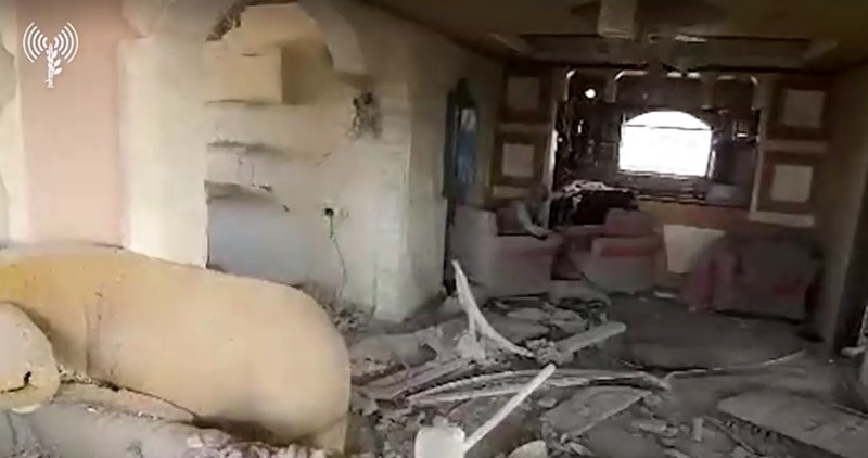 ISRAEL-PALESTINIANS/SINWAR A person that Israeli army says is Hamas chief Sinwar is seen in Tal Al-Sultan, in this screengrab from a handout video obtained on October 17, 2024. Israel Defense Forces/Handout via REUTERS THIS IMAGE HAS BEEN SUPPLIED BY A THIRD PARTY TPX IMAGES OF THE DAY