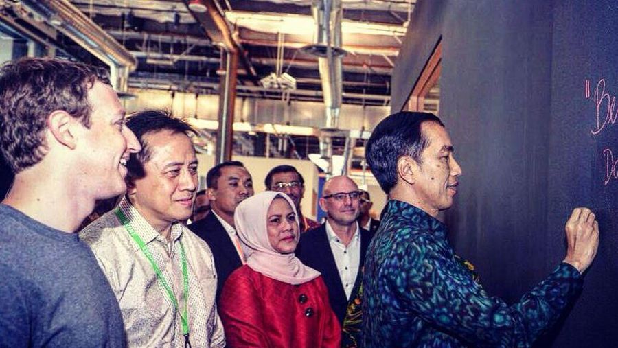 Presiden Jokowi saat berkunjung ke markas Facebook di Silicon Valley pada 2016.