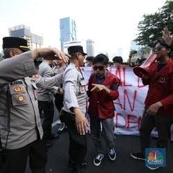 Penampakan Aksi Unjuk Rasa BEM SI, Sempat Saling Dorong dengan Polisi