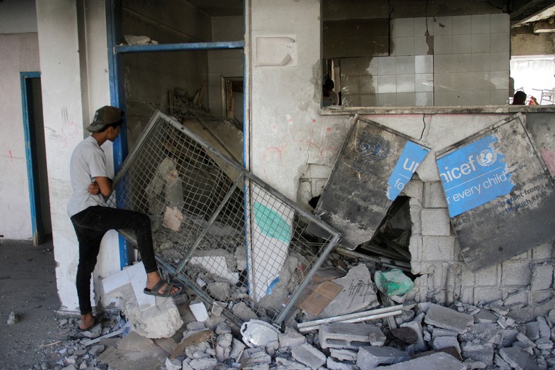 Israel menyerang kamp pengungsi Jabalia di Gaza Utara, Palestina. Serangan itu menewaskan 33 orang warga sipil. (REUTERS/Ramadan Abed) Israel menyerang kamp pengungsi Jabalia di Gaza Utara, Palestina. Serangan itu menewaskan 33 orang warga sipil. (REUTERS/Ramadan Abed)