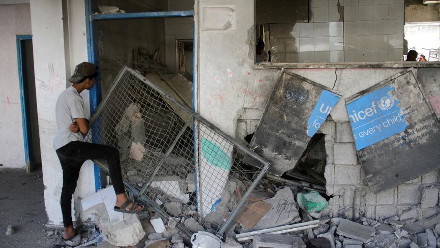 Israel menyerang kamp pengungsi Jabalia di Gaza Utara, Palestina. Serangan itu menewaskan 33 orang warga sipil. (REUTERS/Ramadan Abed)