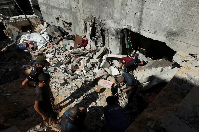 Israel menyerang kamp pengungsi Jabalia di Gaza Utara, Palestina. Serangan itu menewaskan 33 orang warga sipil. (REUTERS/Ramadan Abed) Israel menyerang kamp pengungsi Jabalia di Gaza Utara, Palestina. Serangan itu menewaskan 33 orang warga sipil. (REUTERS/Ramadan Abed)