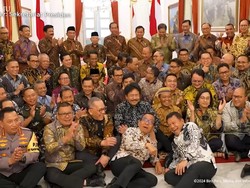 Momen Jokowi Pamitan di Hadapan Menteri: Minggu Saya Pulang ke Solo
