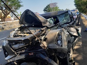 Kecelakaan Toyota Calya Vs Truk Kontainer di Tol Makassar, 1 Orang Luka