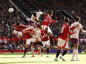 Babak I Selesai, Brentford Ungguli MU 1-0