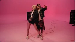 Video: Kalahkan Gangnam Style! APT MV K-Pop Tercepat Raih 1 Miliar Penonton