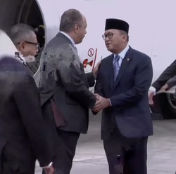 Pimpinan Qatar Tiba di RI Dijemput Mercedes Jelang Pelantikan Prabowo