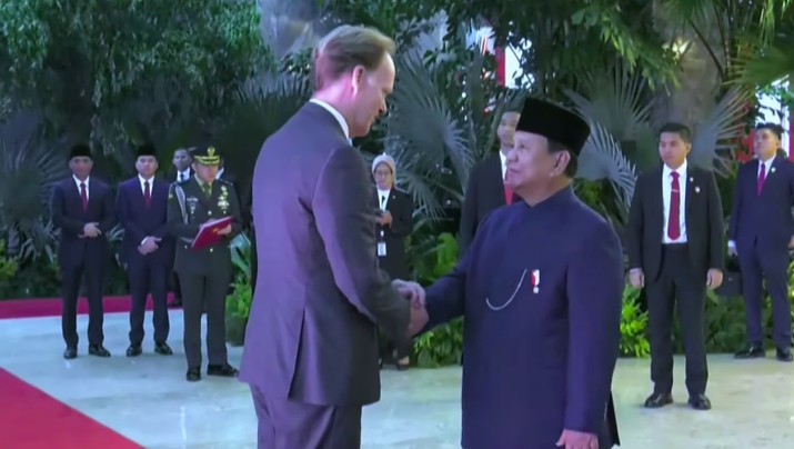 Delegasi Kanada tiba di DPR RI, Jakarta menjelang pelantikan Presiden Terpilih Prabowo Subianto dan Wakil Presiden Gibran aka Buming Raka, Minggu (20/10/2024). (Tangkapan Layar Youtube Sekretariat Presiden)