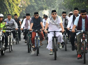 Gowes Hari Santri di Mojokerto, Ratusan Peserta Pakai Busana Muslim