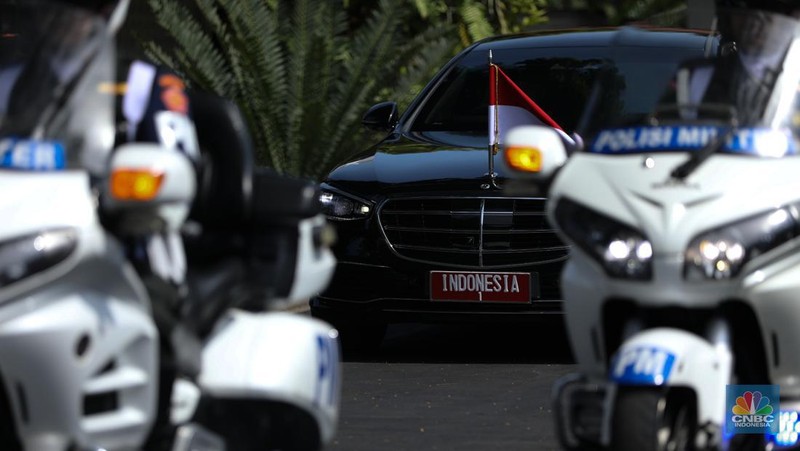 Iring-iringan Presiden Jokowi yang menuju gedung DPR/MPR RI melintasi ruas Jalan M.H Thamrin sekitar pukul 09.45 WIB. (CNBC Indonesia/Tri Susilo)