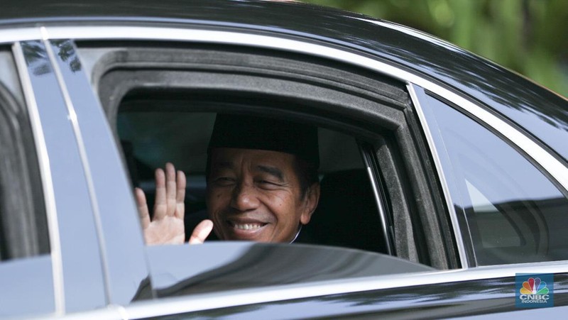 Iring-iringan Presiden Jokowi yang menuju gedung DPR/MPR RI melintasi ruas Jalan M.H Thamrin sekitar pukul 09.45 WIB. (CNBC Indonesia/Tri Susilo)