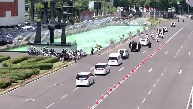 Iring iringan Presiden RI Prabowo Subianto menuju Istana Negara, Minggu, 20/10. (Tangkapan Layar Youtube)