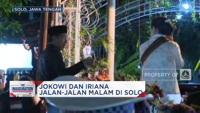 Video: Jokowi dan Iriana Pulang Kampung, Bagi-bagi Kaus ke Warga