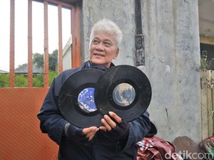Cerita Sela Bahagia di Usia Senja dengan Nostalgia Lagu Lawas