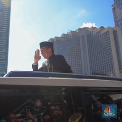 Lautan Massa Mengantar Jokowi Pulang Kampung ke Solo