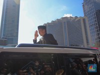 Lautan Massa Mengantar Jokowi Pulang Kampung ke Solo