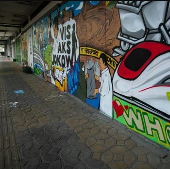 Sambut Kepulangan Jokowi, Jalan di Solo Ini Bertabur Mural