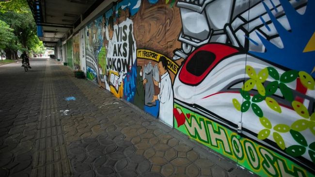 Sambut Kepulangan Jokowi, Jalan di Solo Ini Bertabur Mural