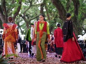 Ragam Desain Batik Motif Jenon Tersaji Apik di Banyuwangi Batik Festival