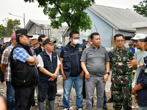 Sekda Herman Suryatman Tinjau Dua TPS di Kota Bandung