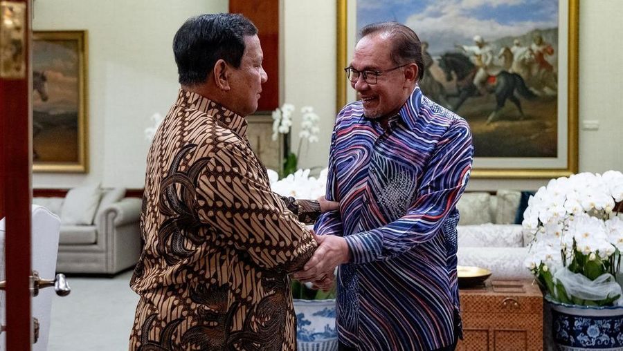 Perdana Menteri Malaysia, Anwar Ibrahim langsung menemui Presiden terpilih Prabowo Subianto jelang pelantikan. (Instagram @anwaribrahim_my)