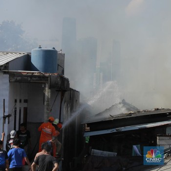 Api Melalap Pemukiman di Mampang Prapatan Jaksel