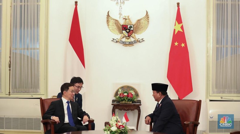 Presiden Prabowo Subianto menerima kunjungan dari Wakil Presiden Republik Rakyat Tiongkok (RRT), Han Zheng di Istana Merdeka, Jakarta, Minggu (20/10/2024). (CNBC Indonesia/Tri Susilo)