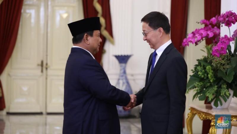 Presiden Prabowo Subianto menerima kunjungan dari Wakil Presiden Republik Rakyat Tiongkok (RRT), Han Zheng di Istana Merdeka, Jakarta, Minggu (20/10/2024). (CNBC Indonesia/Tri Susilo)