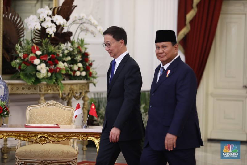 Presiden Prabowo Subianto menerima kunjungan dari Wakil Presiden Republik Rakyat Tiongkok (RRT), Han Zheng di Istana Merdeka, Jakarta, Minggu (20/10/2024). (CNBC Indonesia/Tri Susilo)