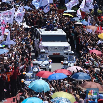 Penampakan Lautan Manusia Sambut Presiden Prabowo