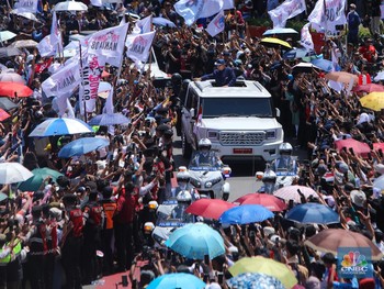 Penampakan Lautan Manusia Sambut Presiden Prabowo