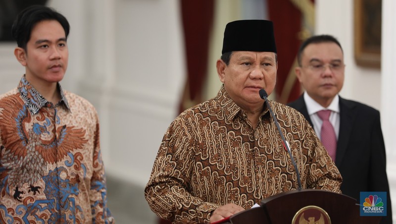 Presiden RI Prabowo Subianto mengumumkan nama nama menteri kabinet merah putih di Istana Negara, Jakarta, Minggu, 20/10. (CNBC Indonesia Tri Susilo)