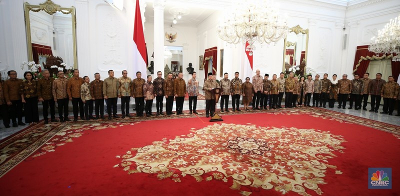 Presiden RI Prabowo Subianto mengumumkan nama nama menteri kabinet merah putih di Istana Negara, Jakarta, Minggu, 20/10. (CNBC Indonesia Tri Susilo) Presiden RI Prabowo Subianto mengumumkan nama nama menteri kabinet merah putih di Istana Negara, Jakarta, Minggu, 20/10. (CNBC Indonesia Tri Susilo)