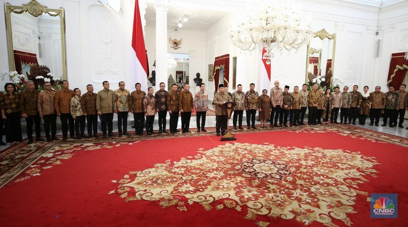 Presiden RI Prabowo Subianto mengumumkan nama nama menteri kabinet merah putih di Istana Negara, Jakarta, Minggu, 20/10. (CNBC Indonesia Tri Susilo)