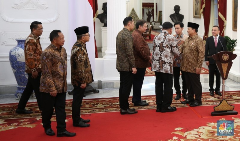 Presiden RI Prabowo Subianto mengumumkan nama nama menteri kabinet merah putih di Istana Negara, Jakarta, Minggu, 20/10. (CNBC Indonesia Tri Susilo)