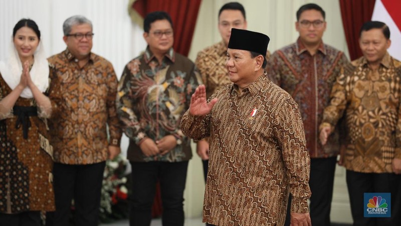 Presiden RI Prabowo Subianto mengumumkan nama nama menteri kabinet merah putih di Istana Negara, Jakarta, Minggu, 20/10. (CNBC Indonesia Tri Susilo)