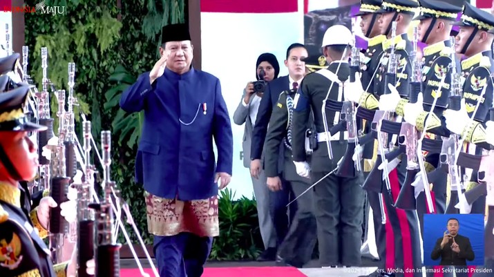 Presiden terpilih RI ke-8 Prabowo Subianto tiba di DPR RI, Jakarta, Minggu (20/10/2024). (Tangkapan Layar Youtube Sekretariat Presiden)