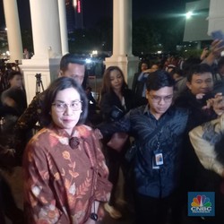 Kompak Berbatik Coklat, Sri Mulyani & Trio Wamen Tiba di Istana